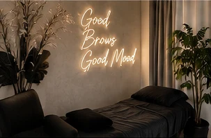 Warm, relaxing beauty room